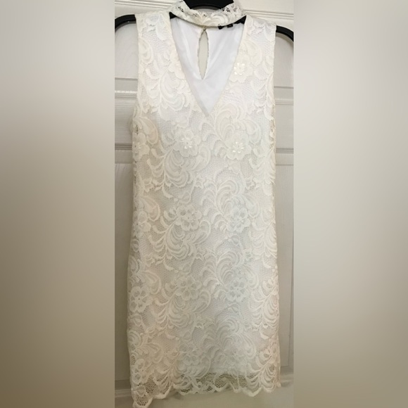 Ambiance Lace Dress - Picture 4 of 6
